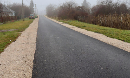 Új aszfaltburkolat Perkán